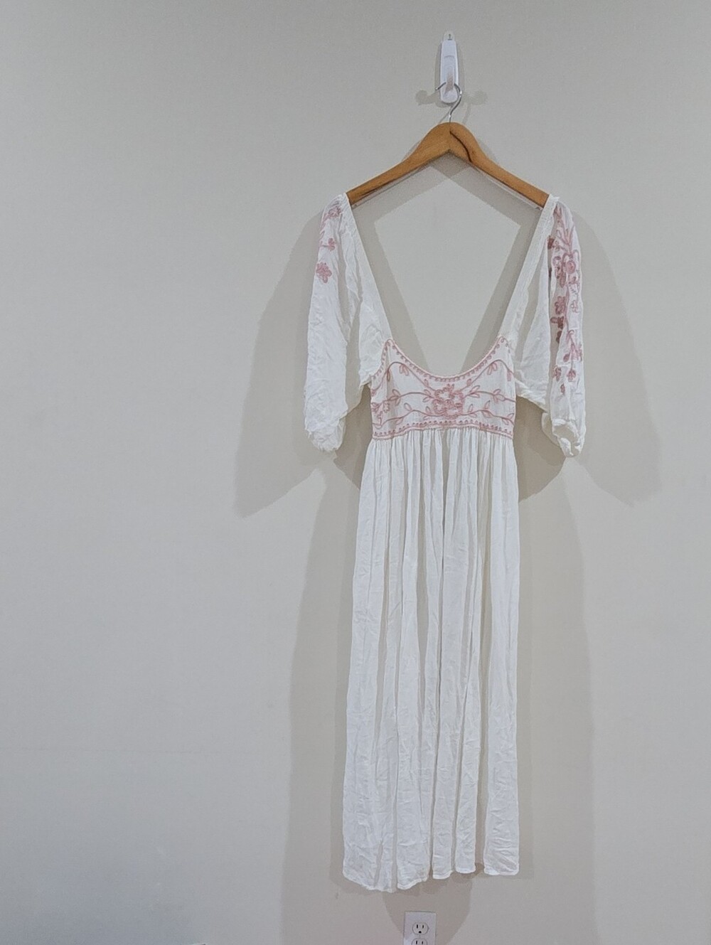 Free People White Pink Embroidered Maxi Dress Boho Peasant Cottagecore SX